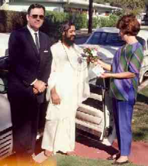 Helen and Charlie Lutes with Maharishi Mahesh Yogi